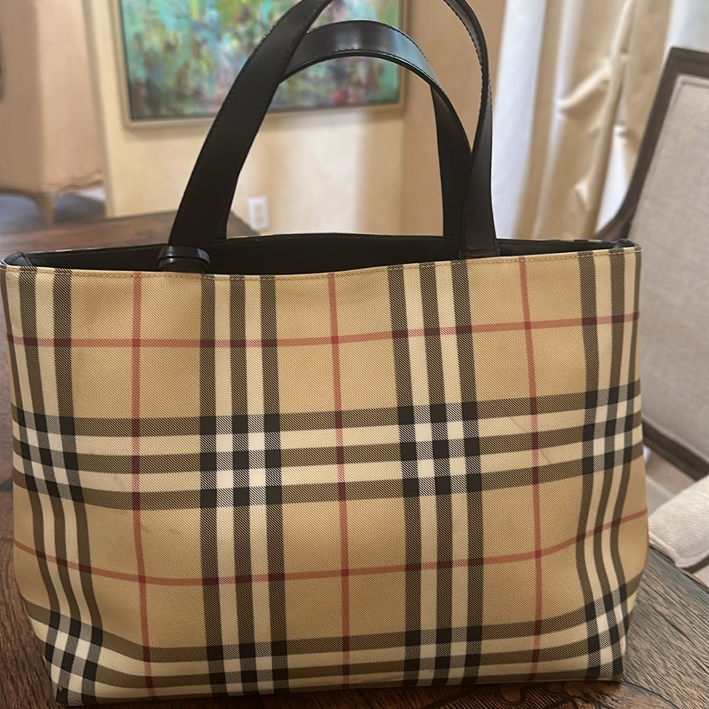 Cute Burberry tote bag - Picture 2 of 3